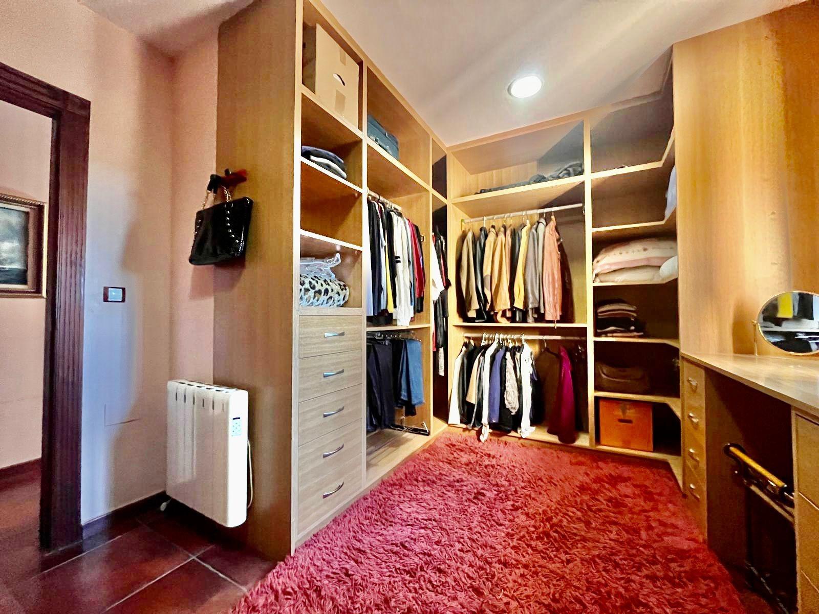 Bathroom in villa for sale in Rojales