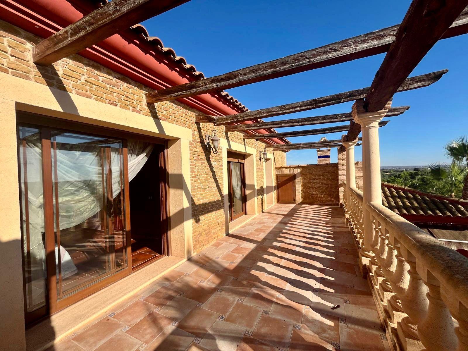 Master bedroom in villa for sale in Rojales
