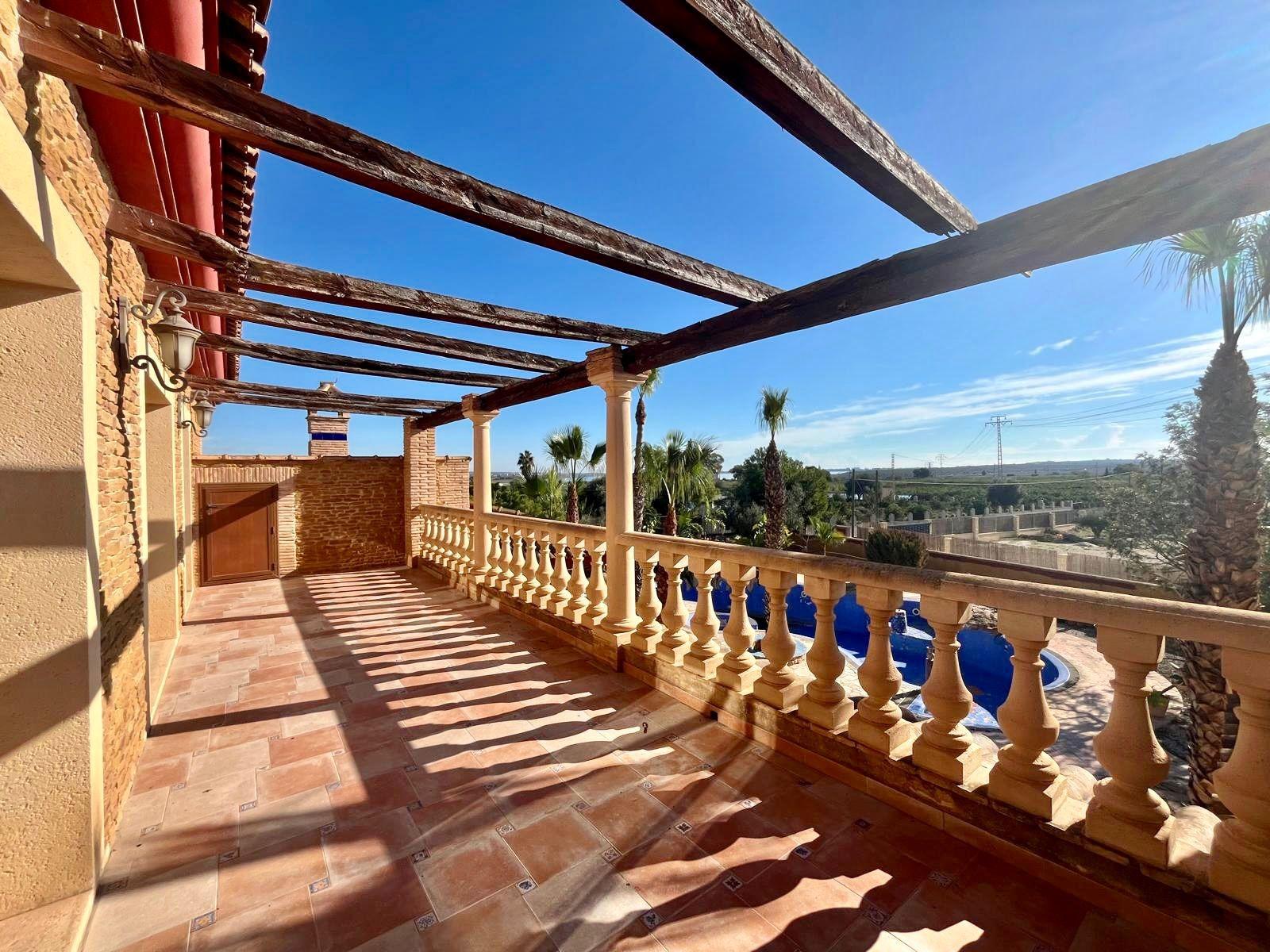 Pool area in villa for sale in Rojales