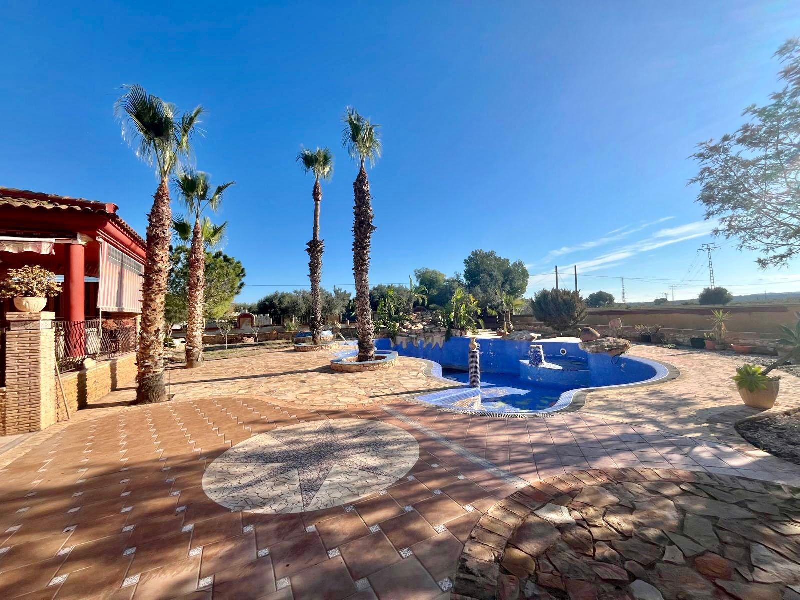Dining area in villa for sale in Rojales