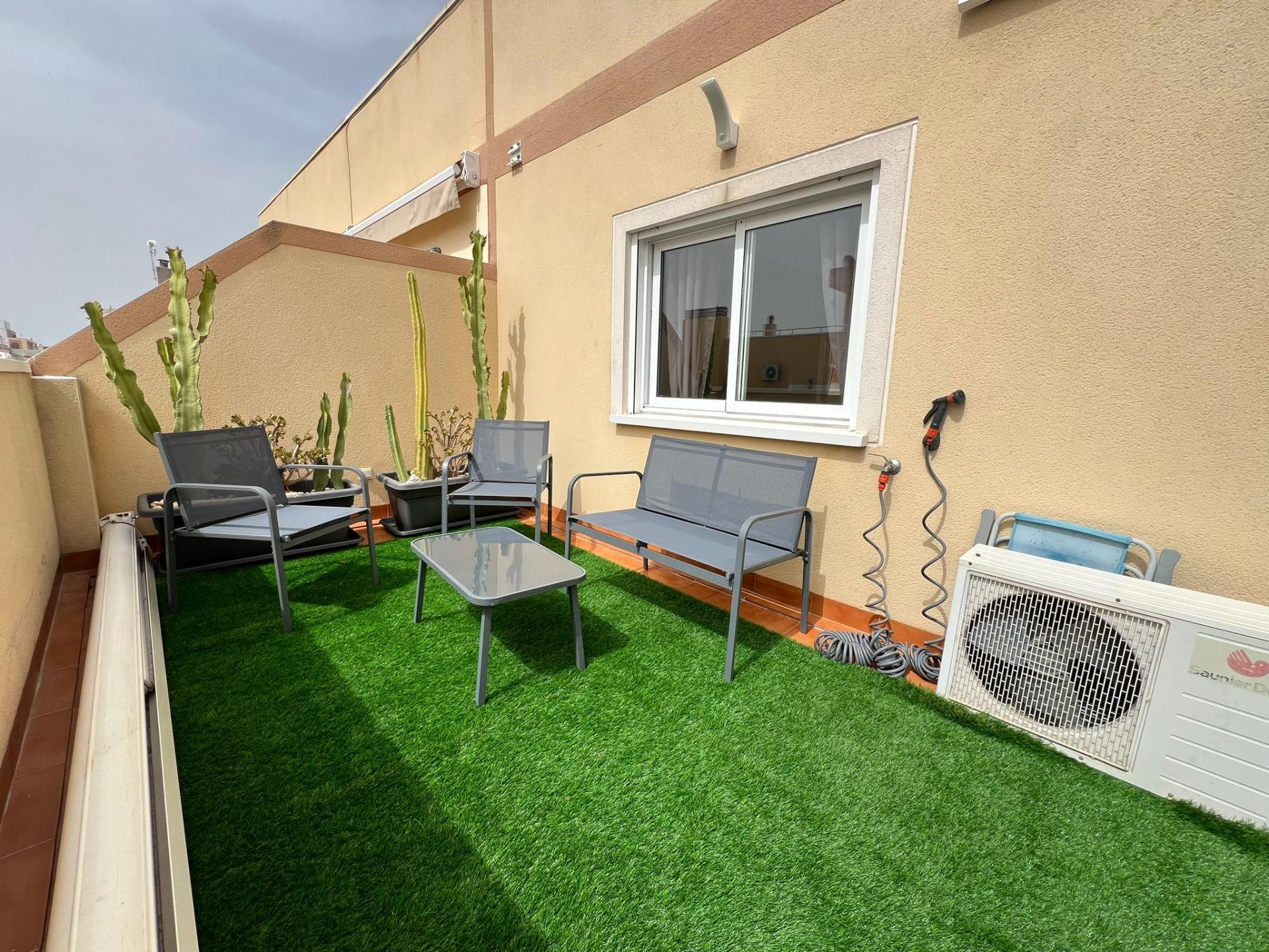 Garden in penthouse for sale in Torrevieja