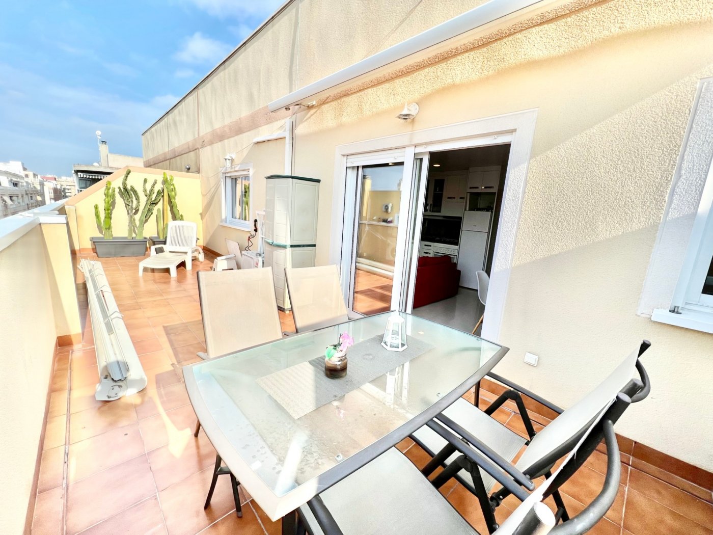 *Luxury Penthouse in the Heart of the City with High Profitability and Panoramic Views* This spectac
