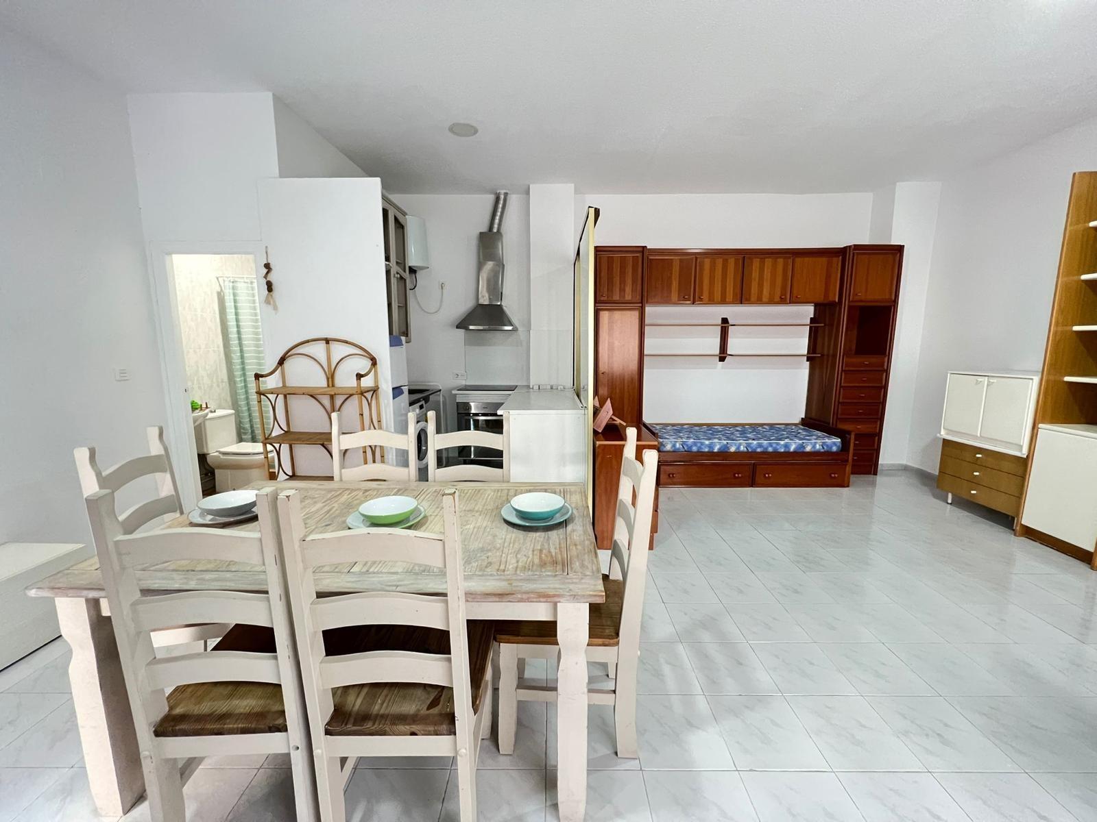 Bedroom in commercial for sale in Torrevieja