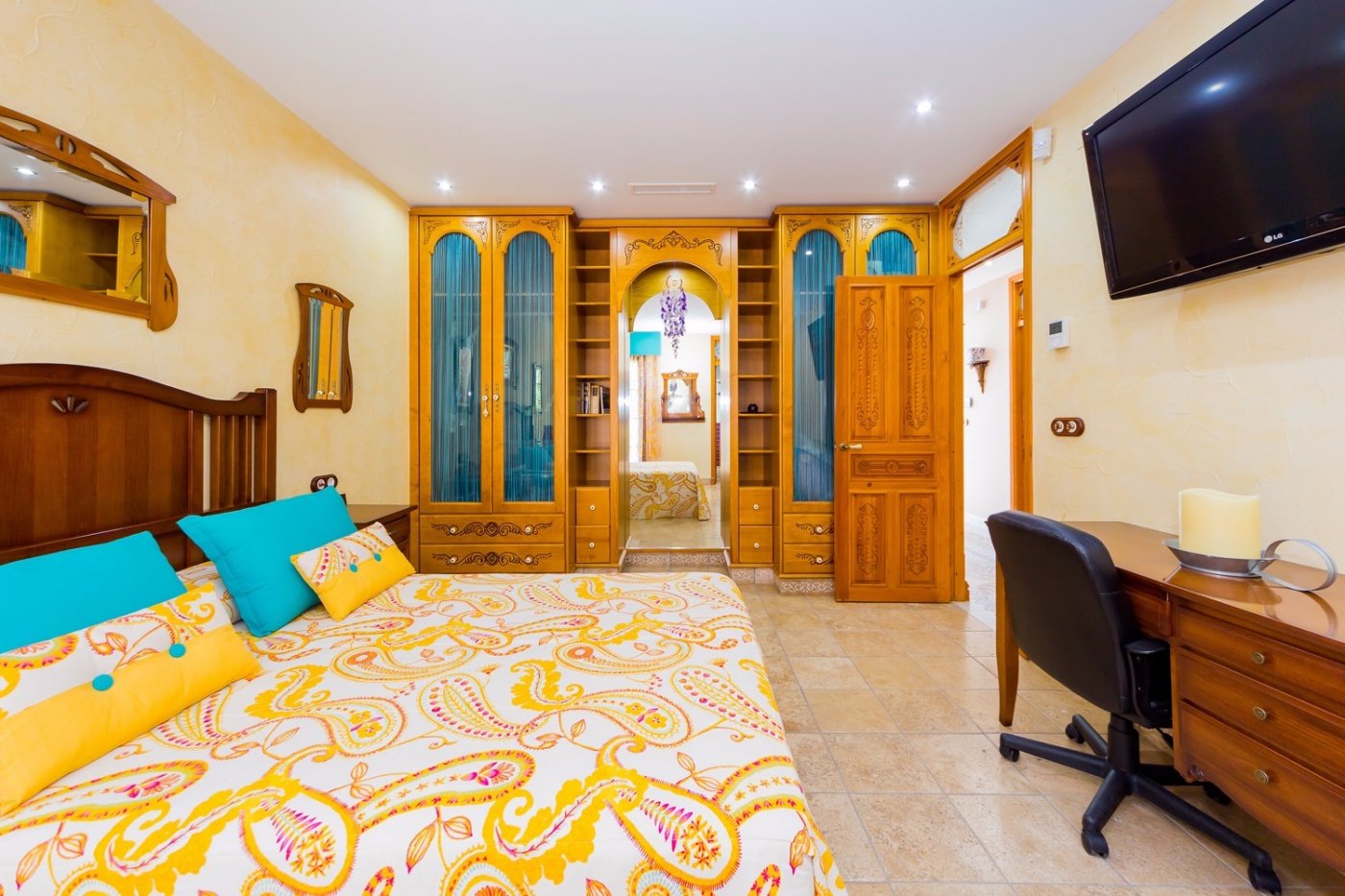 Master bedroom in finca for sale in Almoradi