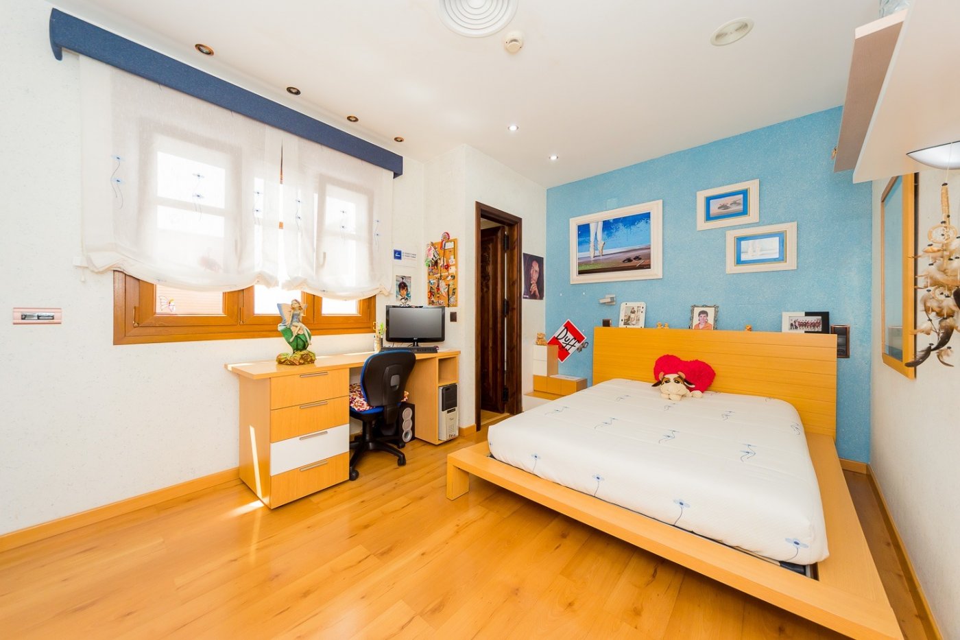 Bedroom in commercial for sale in Torrevieja