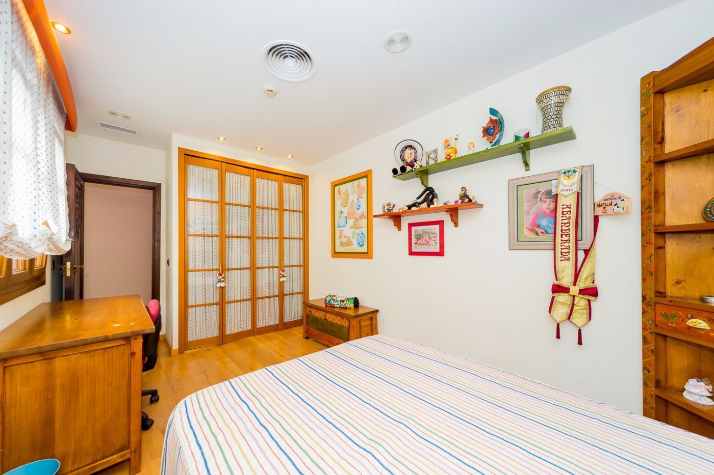 Master bedroom in commercial for sale in Torrevieja