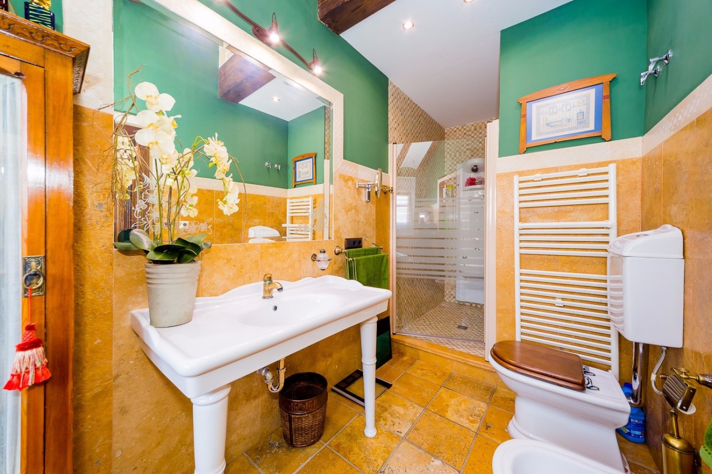 Master bedroom in commercial for sale in Torrevieja