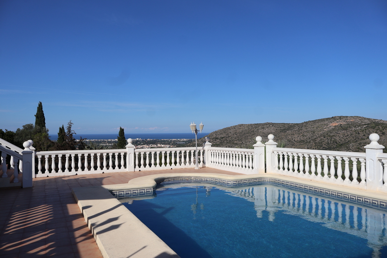 Bathroom in villa for sale in La Sella Golf