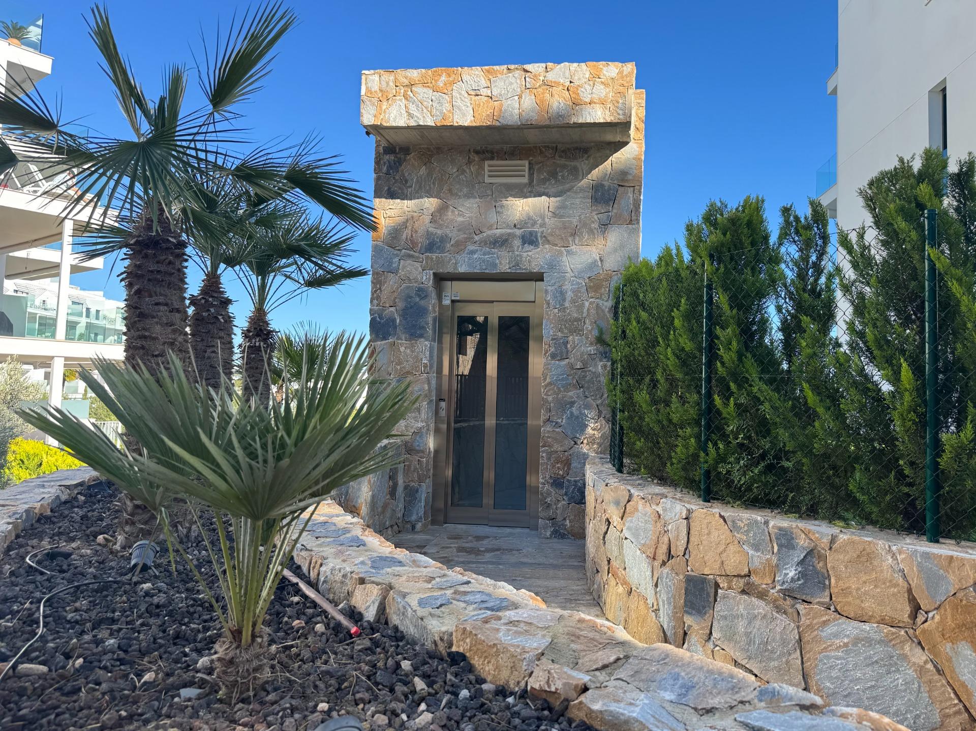 Bathroom in apartment for sale in Orihuela