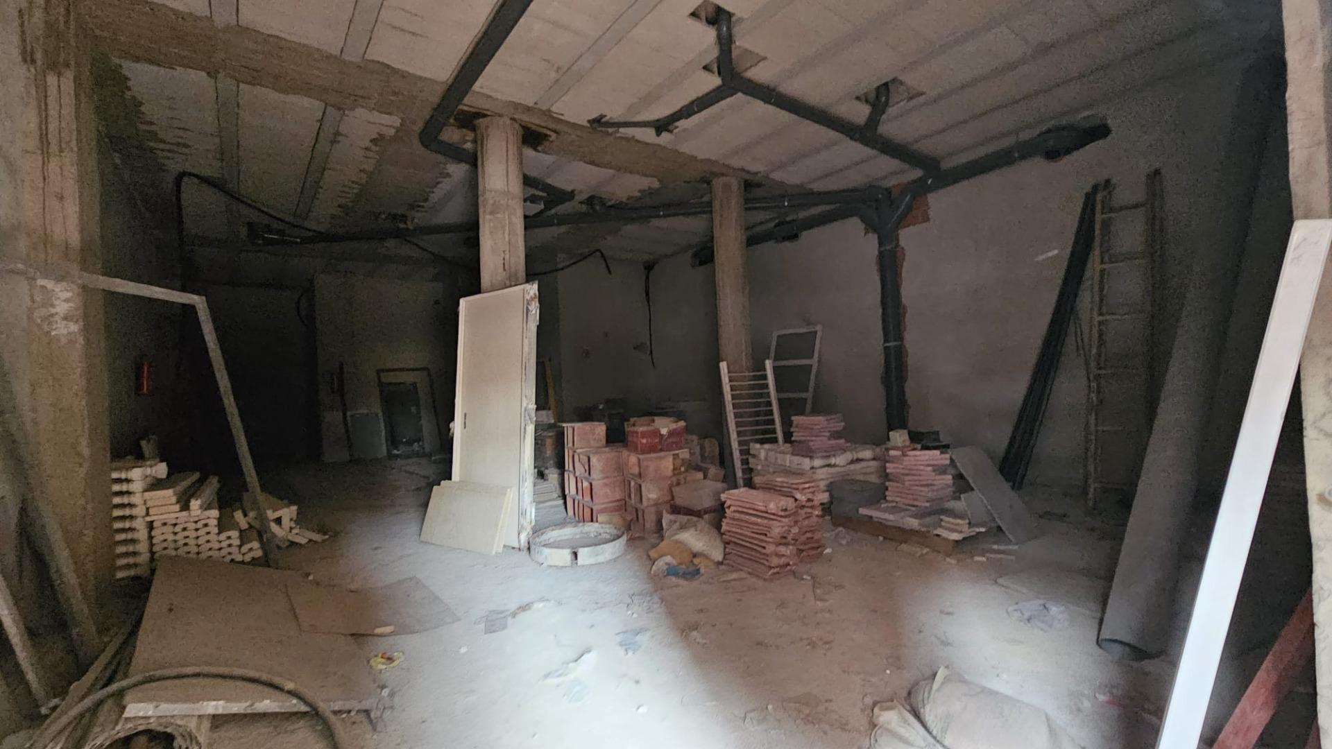 A 95 m² commercial property is for sale, just 90 meters from Acequion Beach on Valencia Street, 8, T