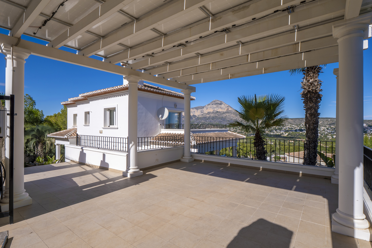 Kitchen in villa for sale in javea