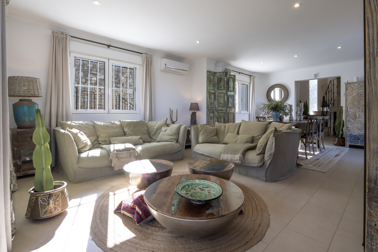 Master bedroom in villa for sale in javea