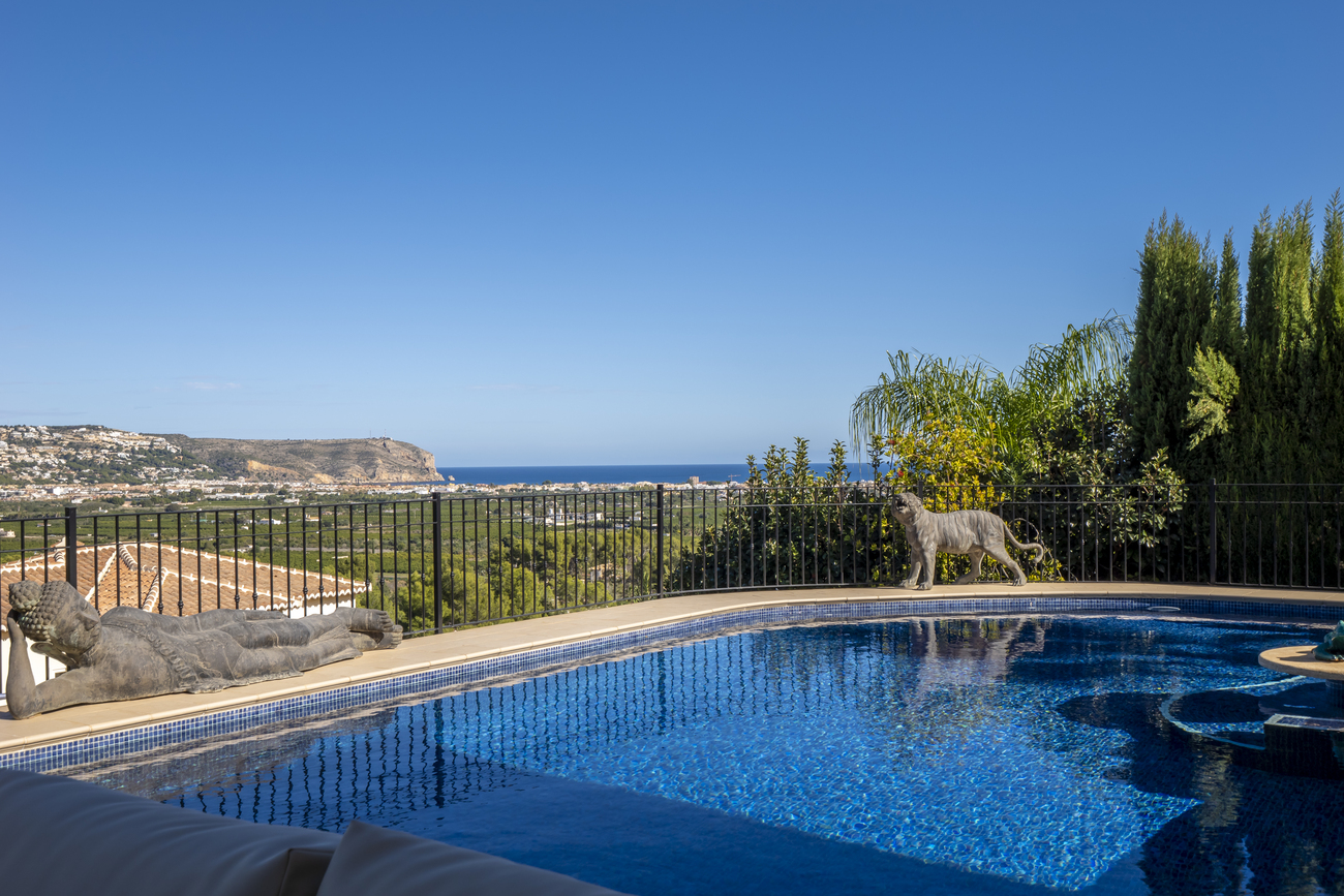 Garden in villa for sale in javea