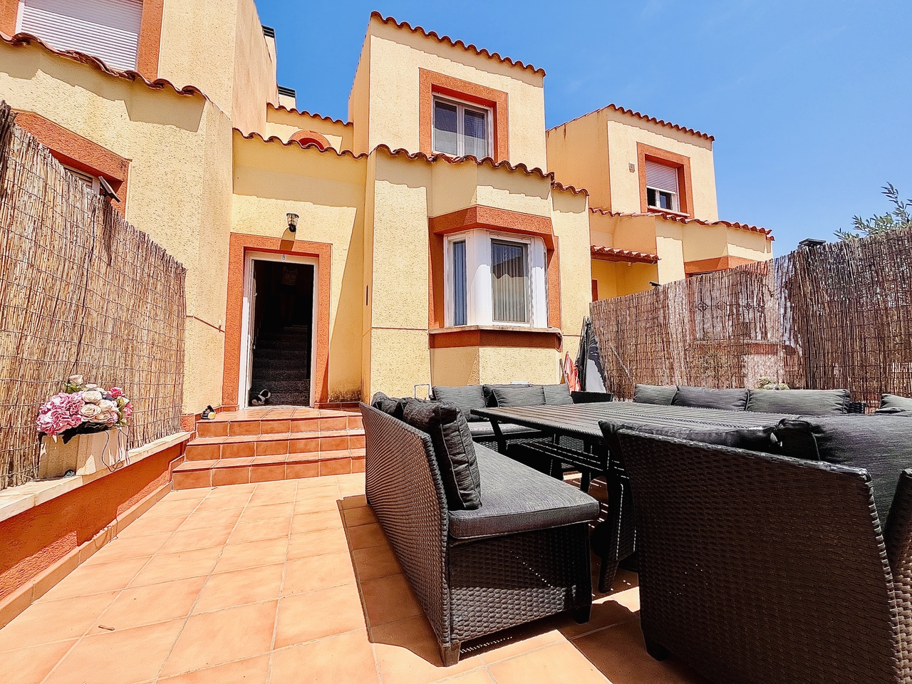 This beautifully presented 3-bedroom, 2-bathroom townhouse is situated in a peaceful community in th