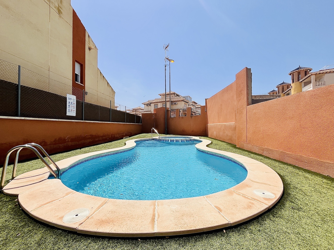 This beautifully presented 3-bedroom, 2-bathroom townhouse is situated in a peaceful community in th