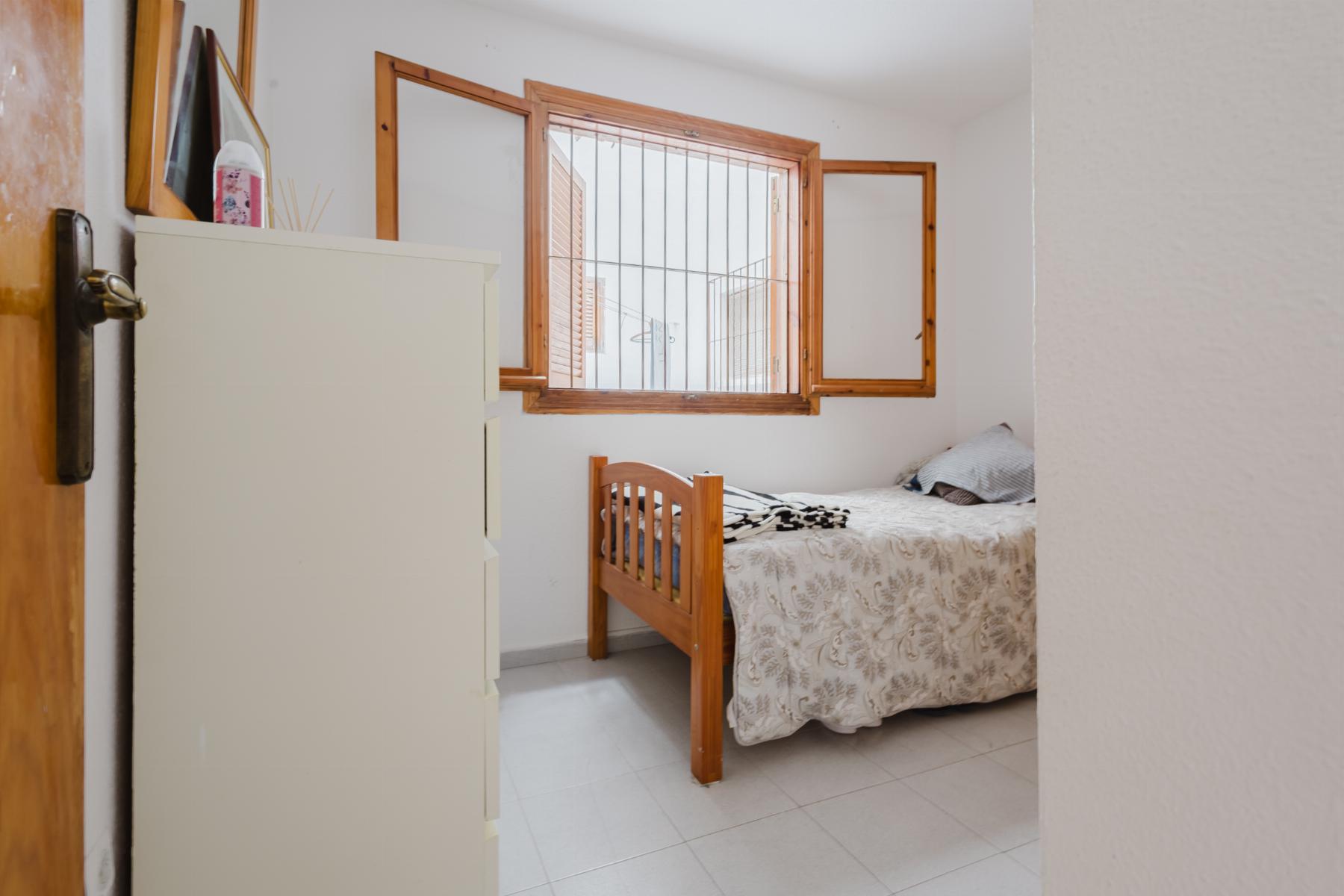 Bedroom in apartment for sale in Torrevieja