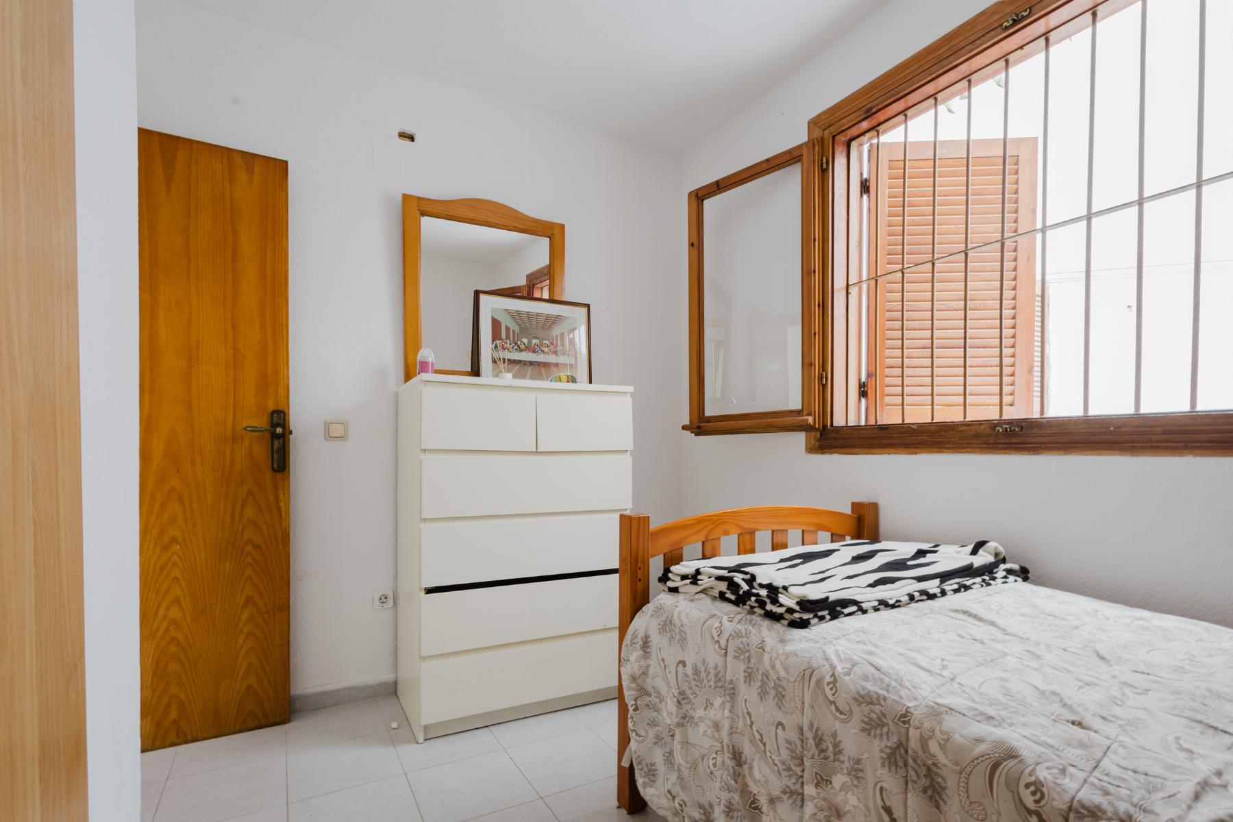 Master bedroom in apartment for sale in Torrevieja