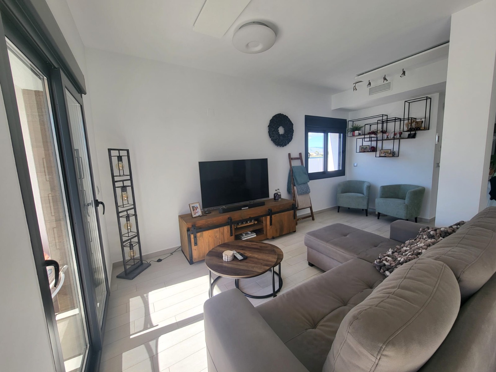 This modern corner townhouse in Daya Vieja, Alicante offers stylish Mediterranean living in a peacef
