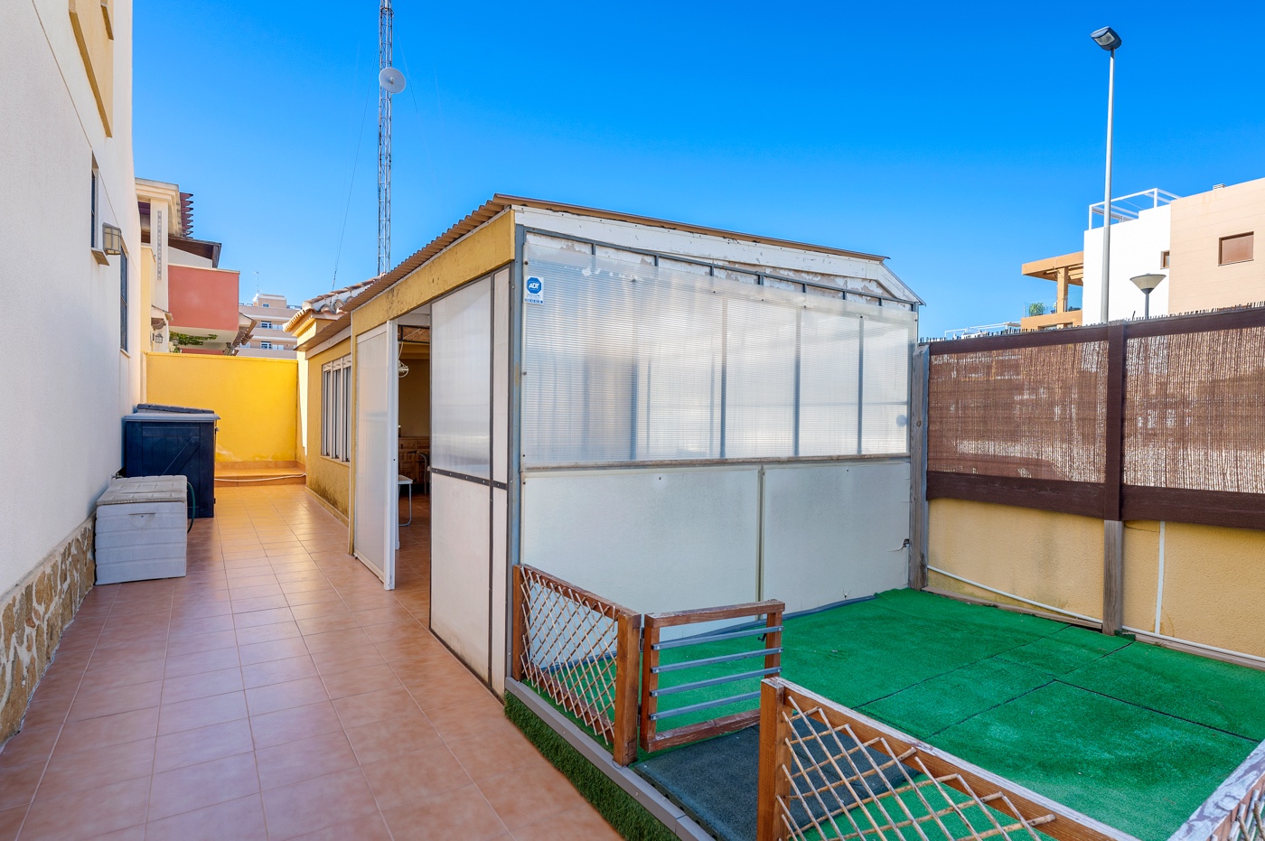 Garden in villa for sale in Orihuela Costa