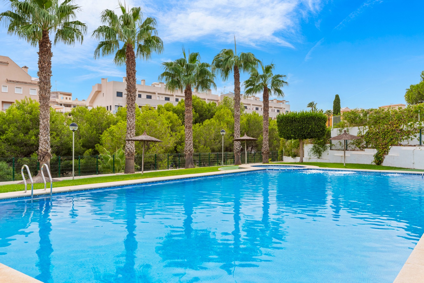 Garden in villa for sale in Orihuela Costa