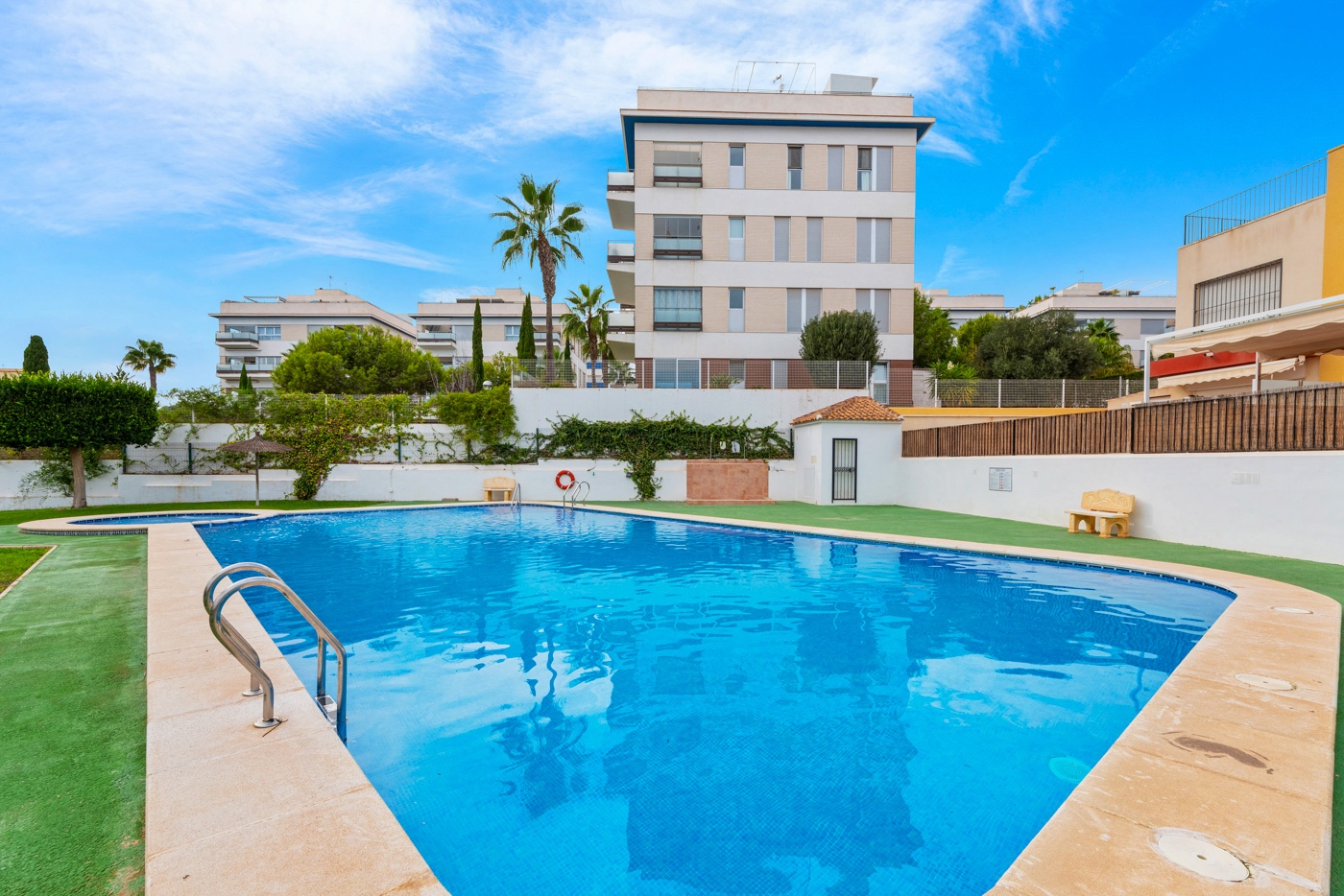 Bedroom in villa for sale in Orihuela Costa
