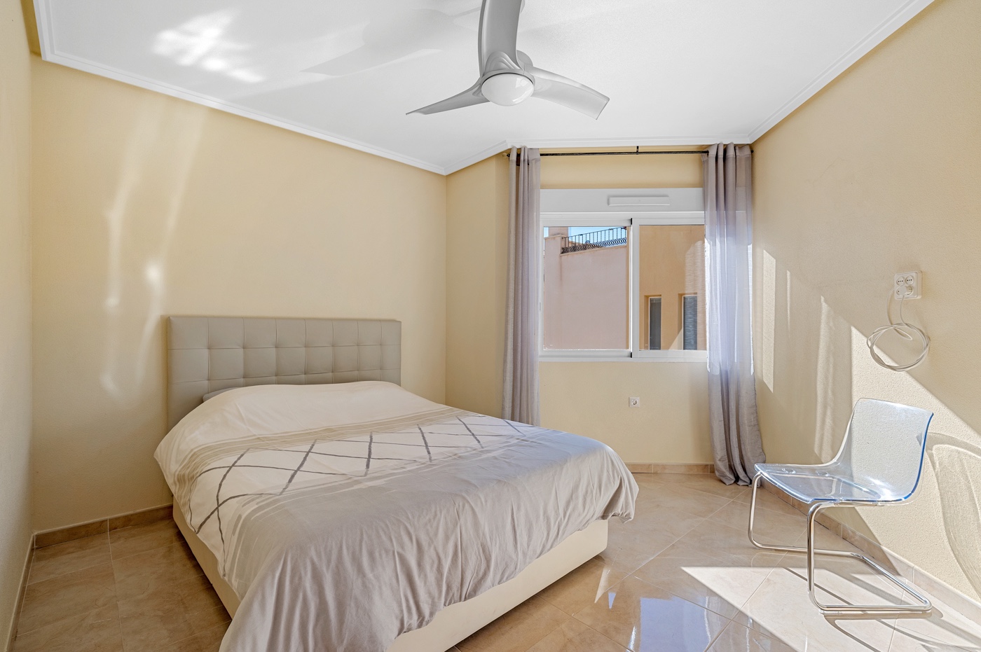 Bedroom in villa for sale in Orihuela Costa