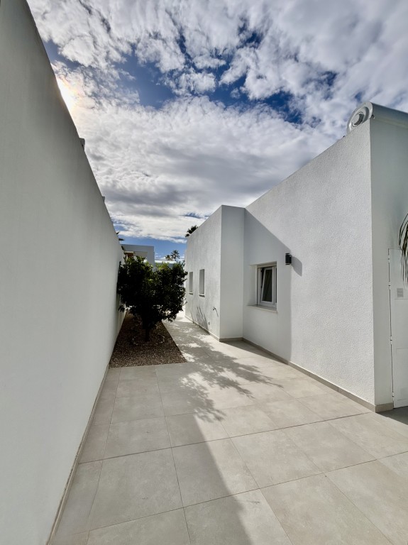 Pool area in villa for sale in Benijofar
