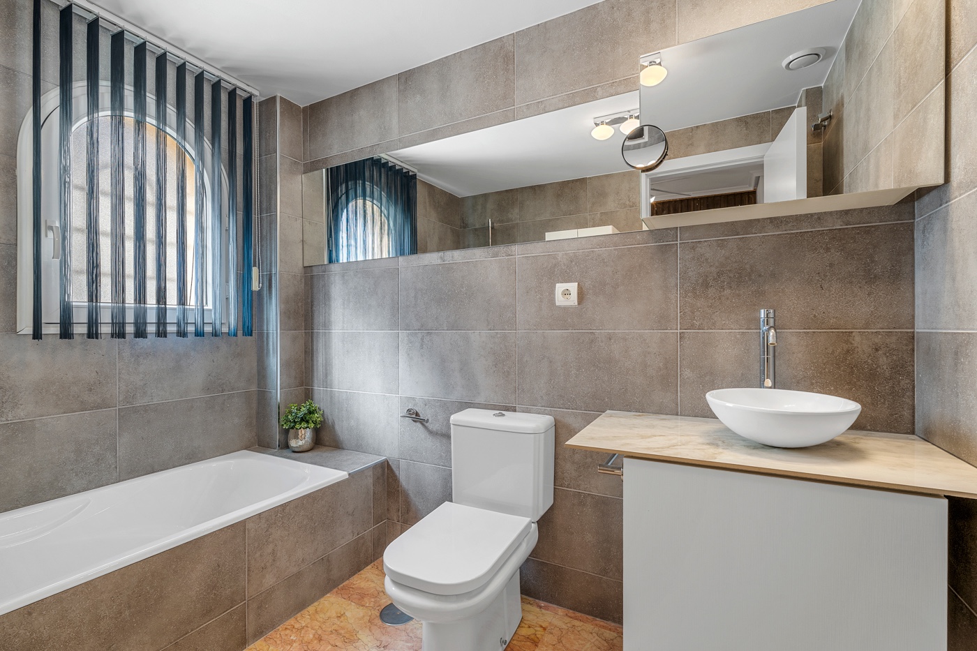 Bedroom in apartment for sale in Altea