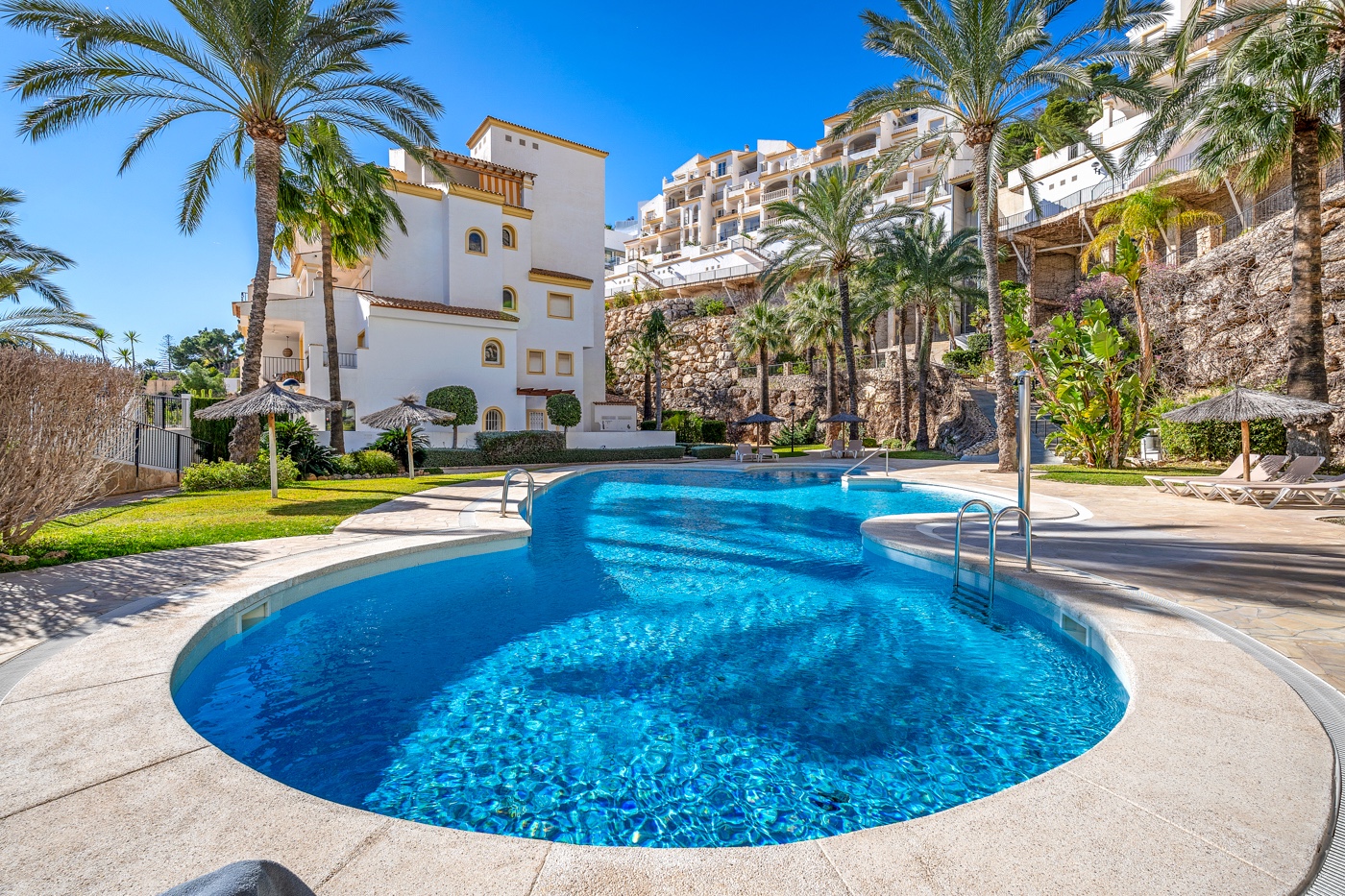 Master bedroom in apartment for sale in Altea