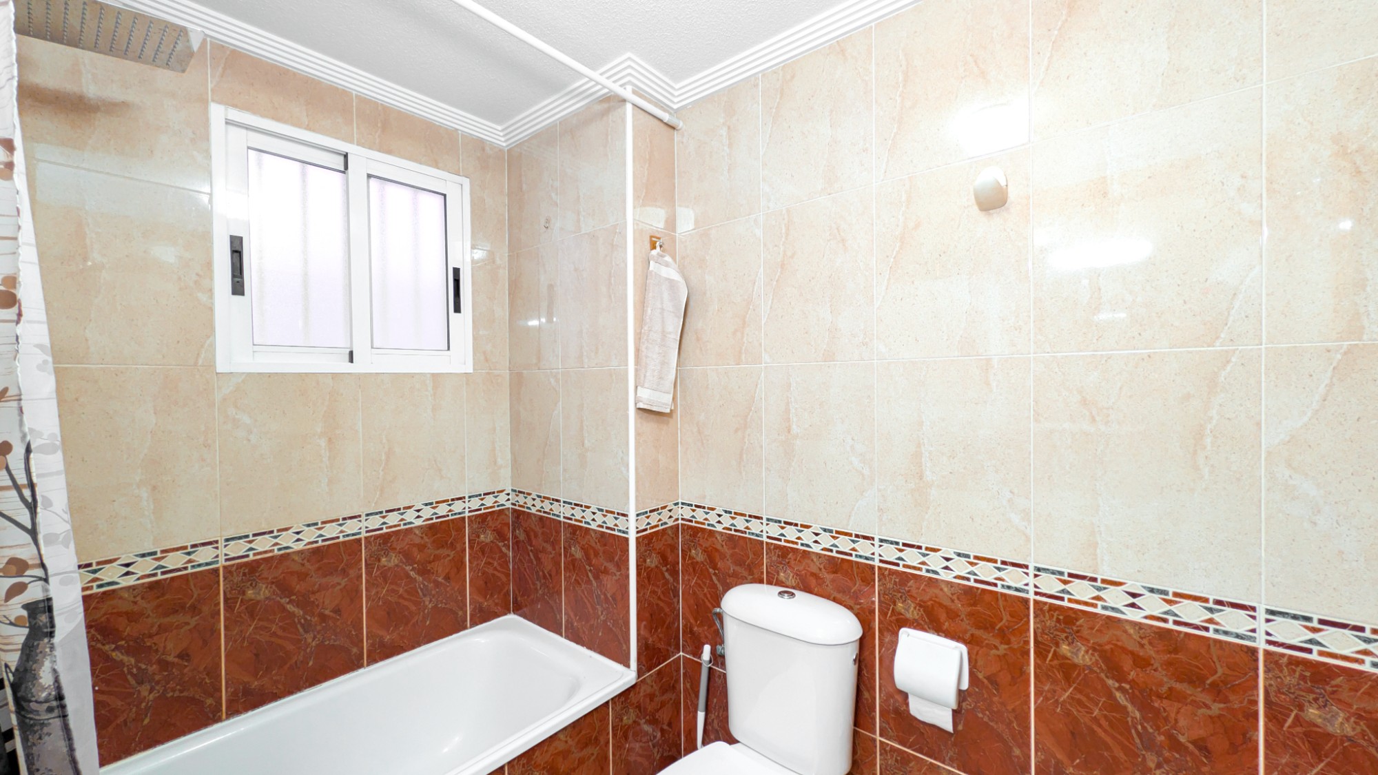 Bedroom in apartment for sale in Torrevieja