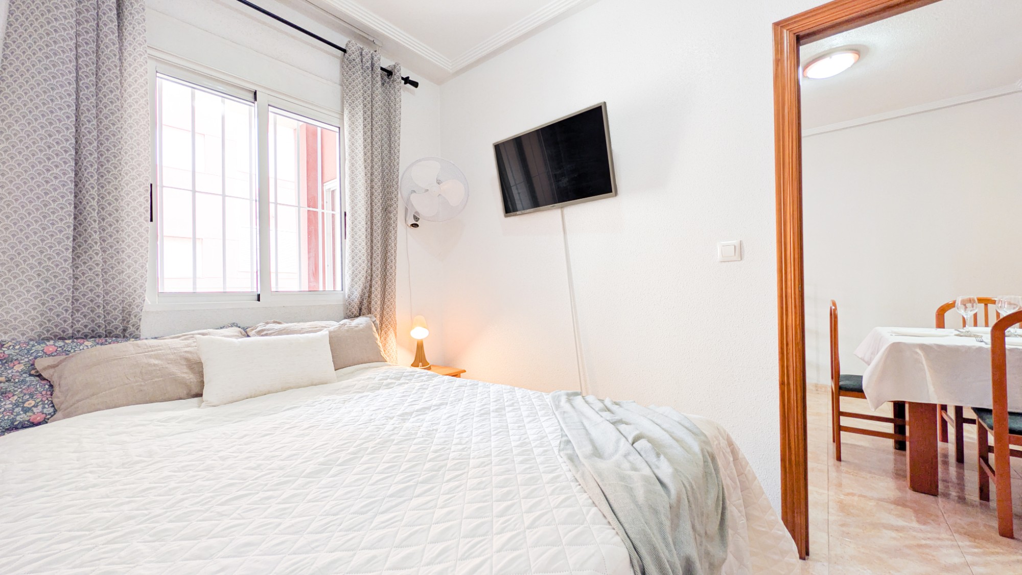 Master bedroom in apartment for sale in Torrevieja
