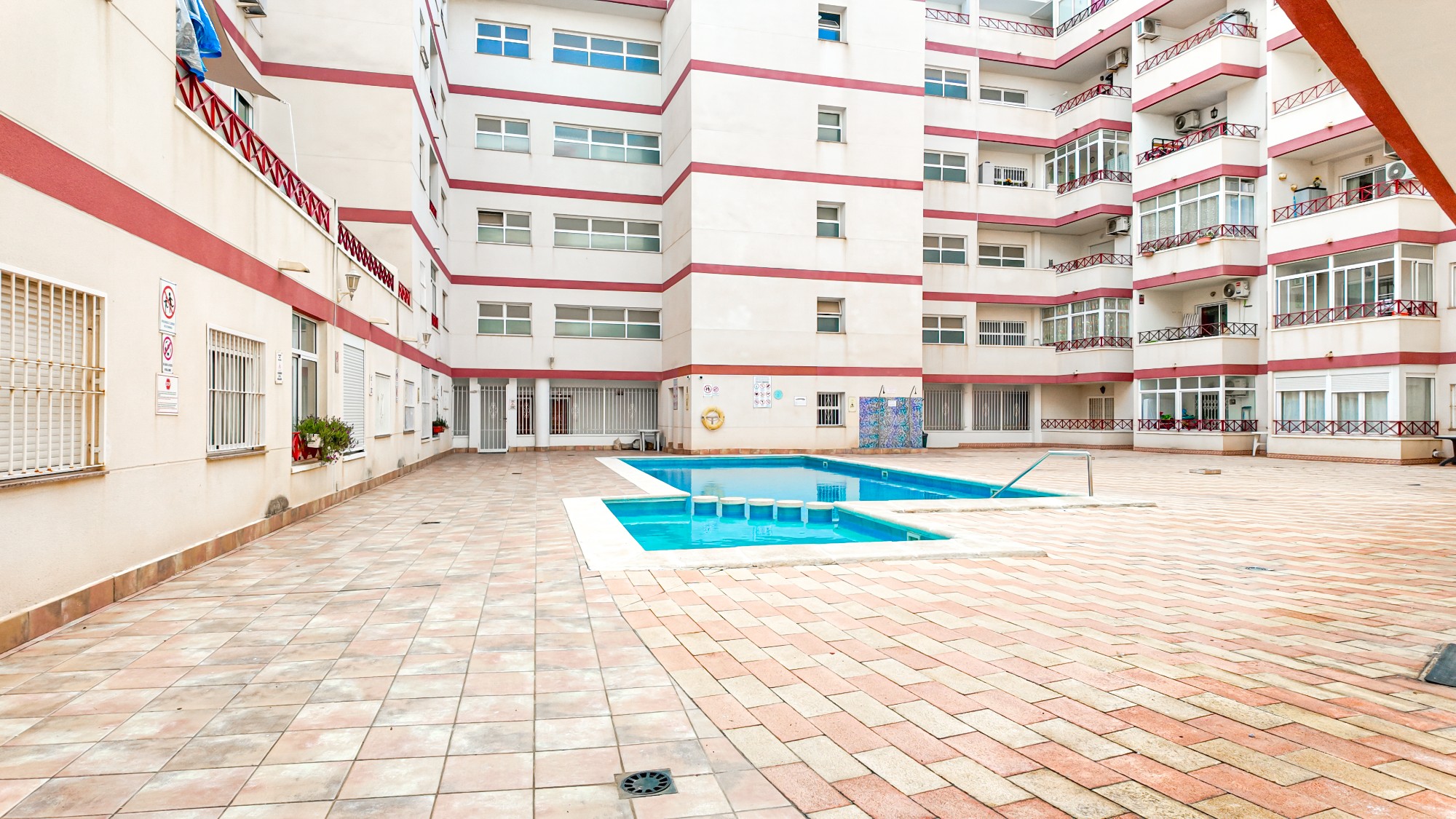 Bedroom in apartment for sale in Torrevieja
