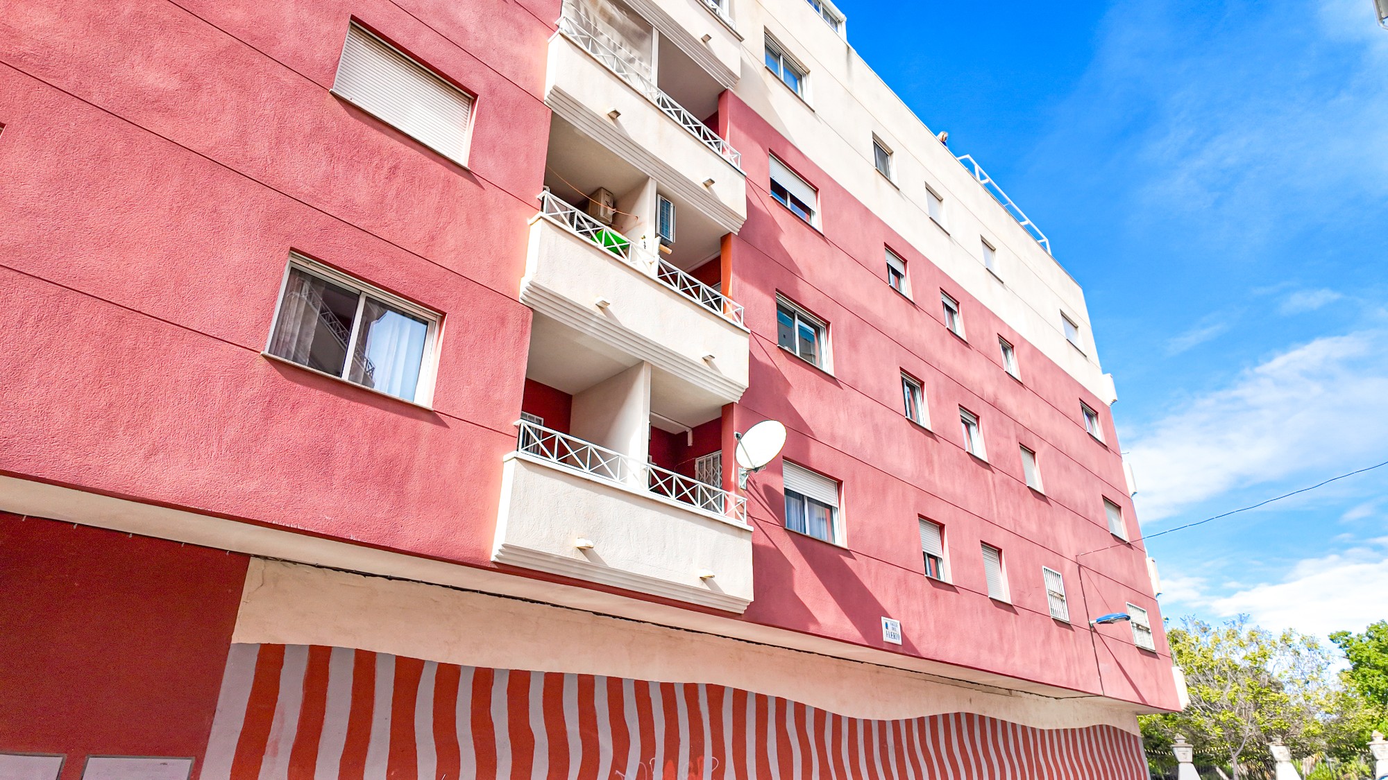 Bedroom in apartment for sale in Torrevieja