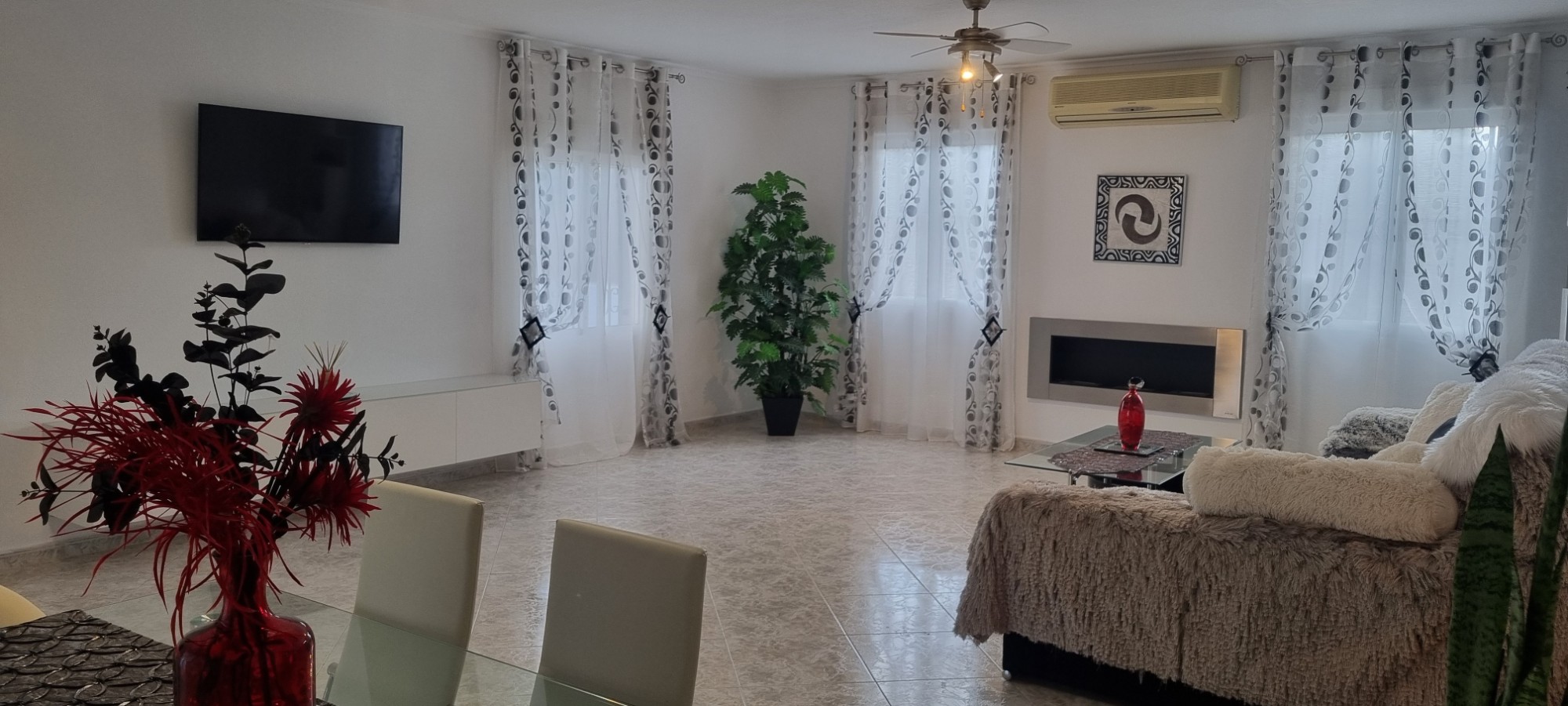 Bedroom in villa for sale in Hondon de los Frailes