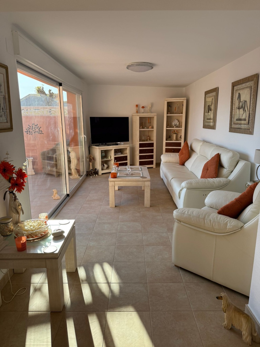 Living room in terraced for sale in Fortuna