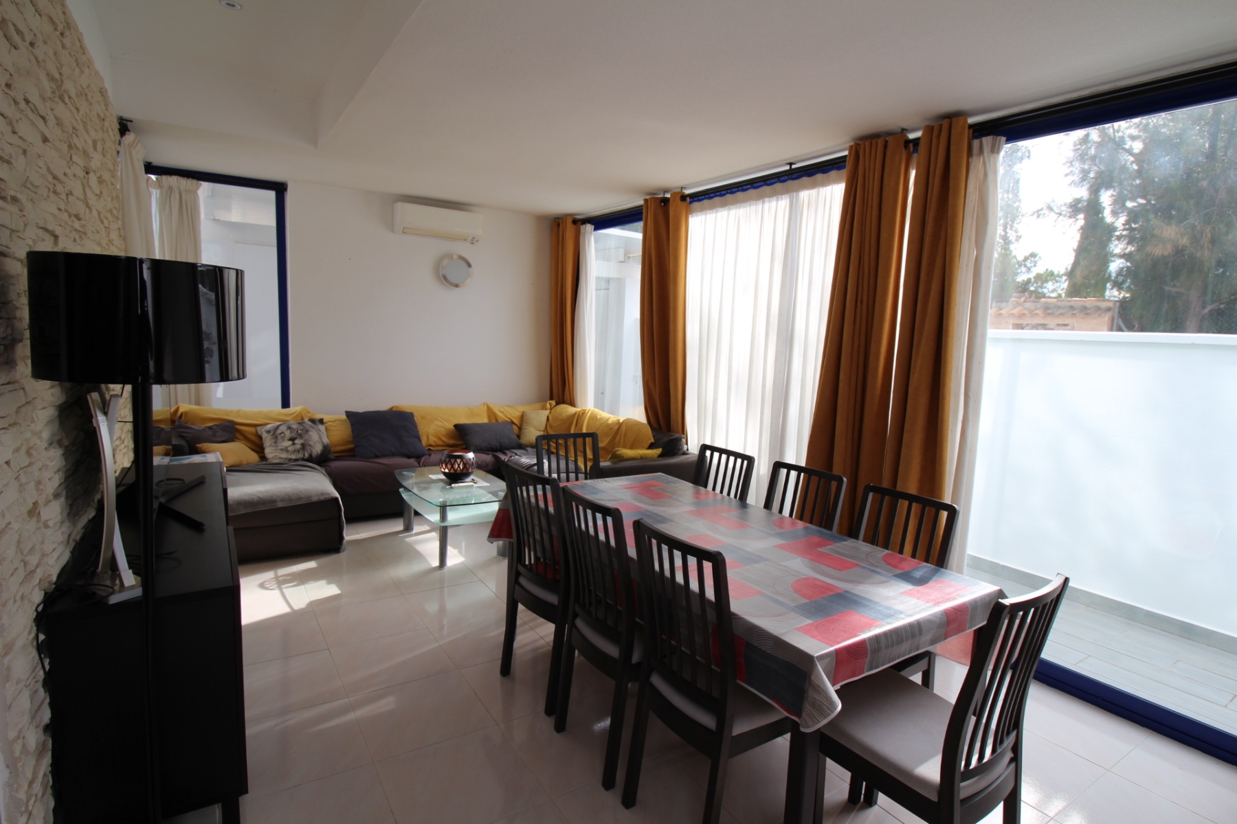 Garden in villa for sale in Fortuna