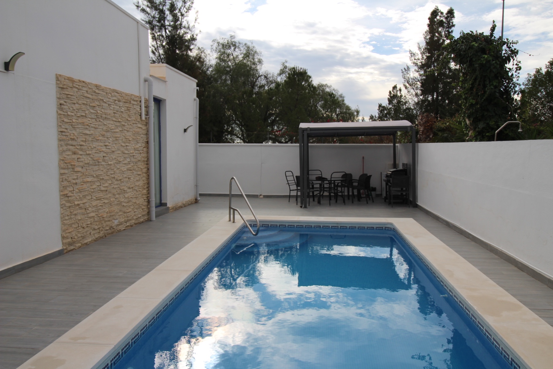 Pool area in villa for sale in Fortuna