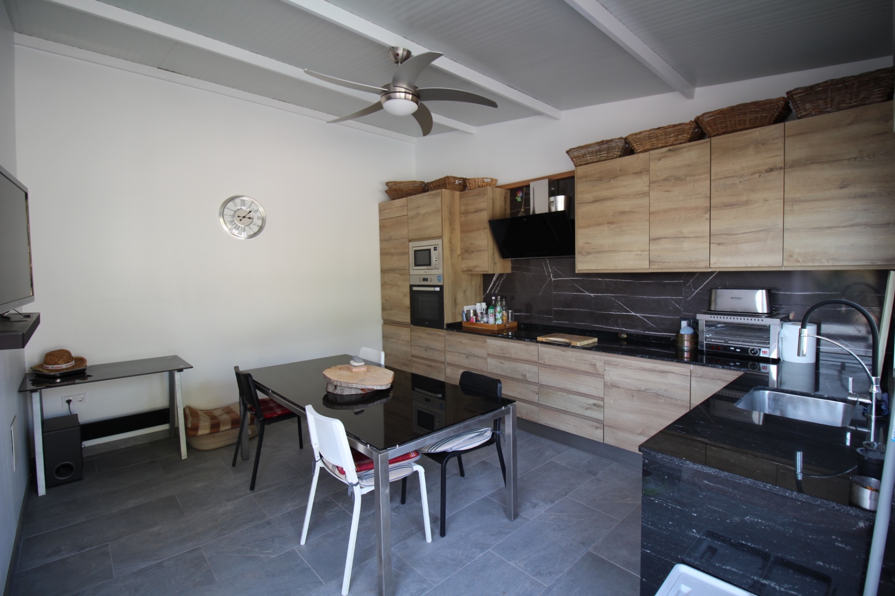 Master bedroom in villa for sale in Fortuna