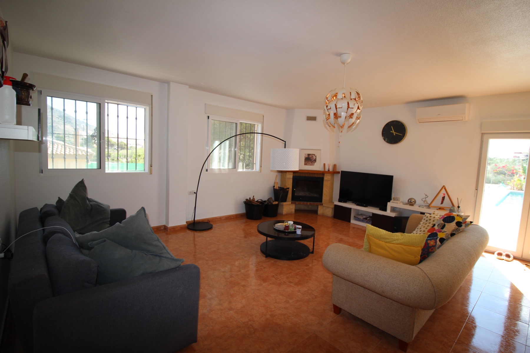 Master bedroom in villa for sale in Fortuna