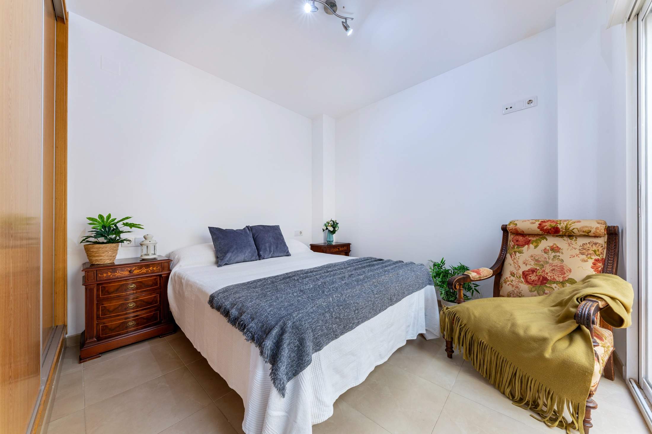 Pool area in apartment for sale in Alicante