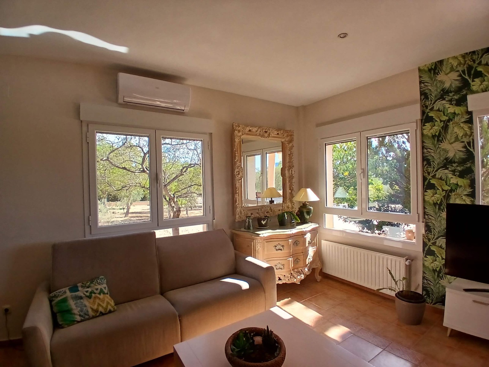 Master bedroom in villa for sale in Yecla