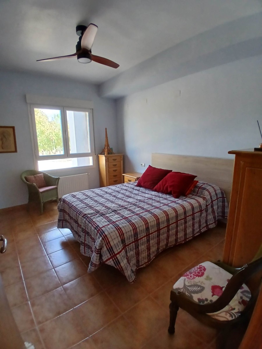 Pool area in villa for sale in Yecla