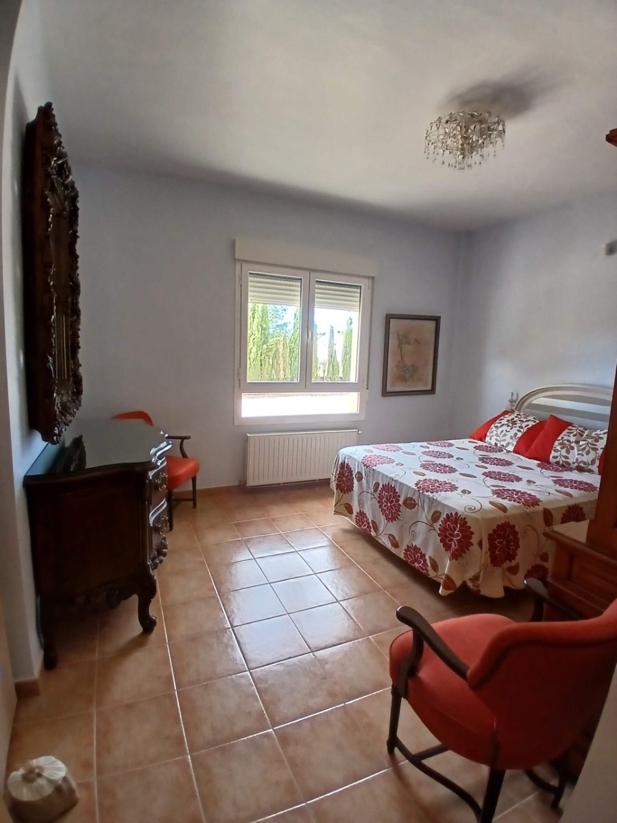 Bedroom in villa for sale in Yecla