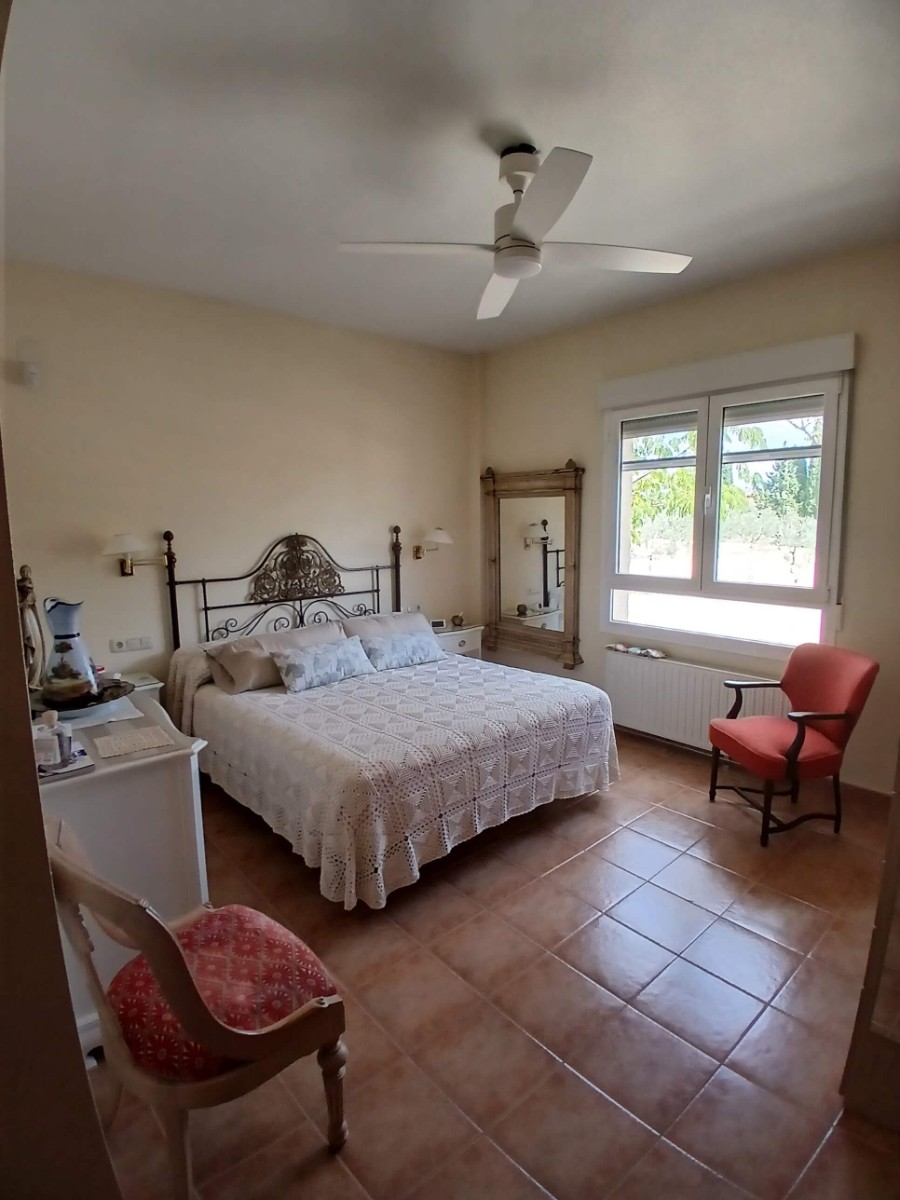 Living room in villa for sale in Yecla