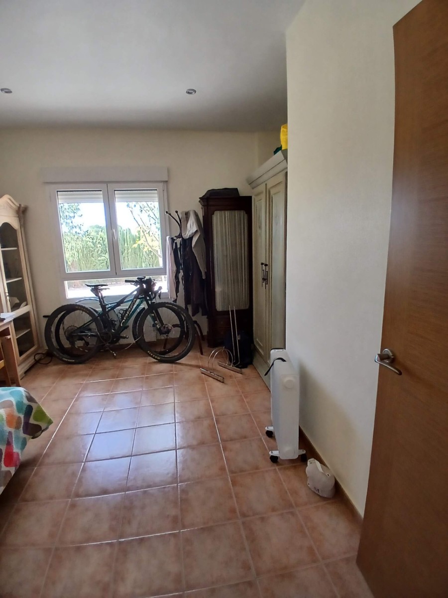 Master bedroom in villa for sale in Yecla