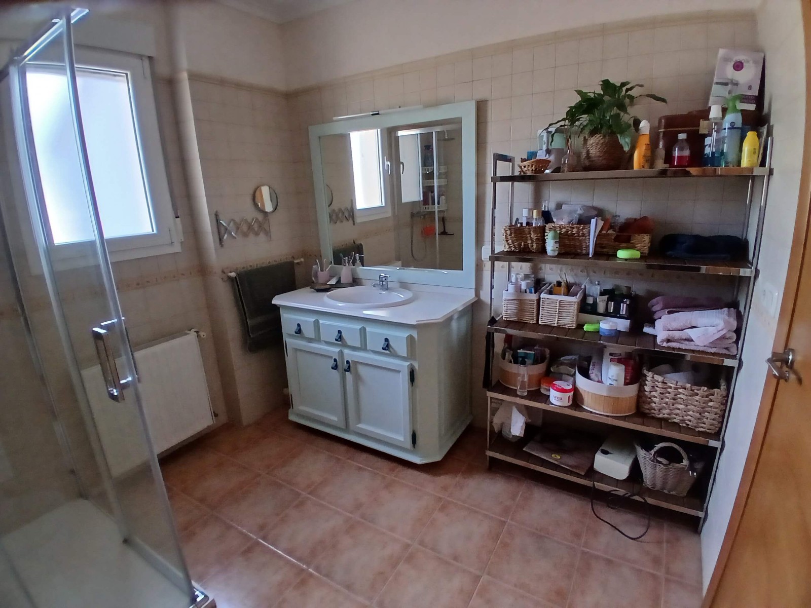 Bathroom in villa for sale in Yecla