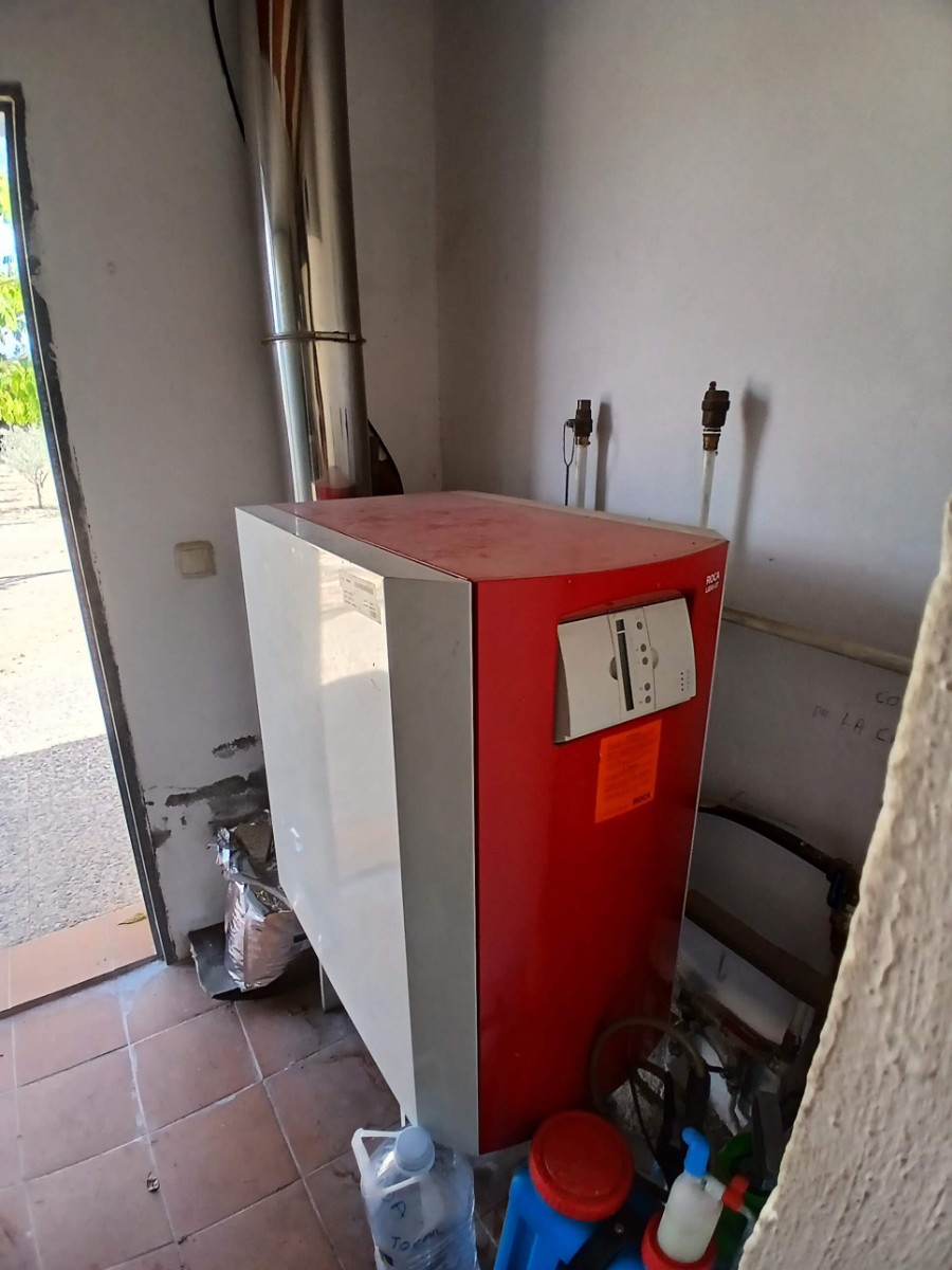 Bathroom in villa for sale in Yecla