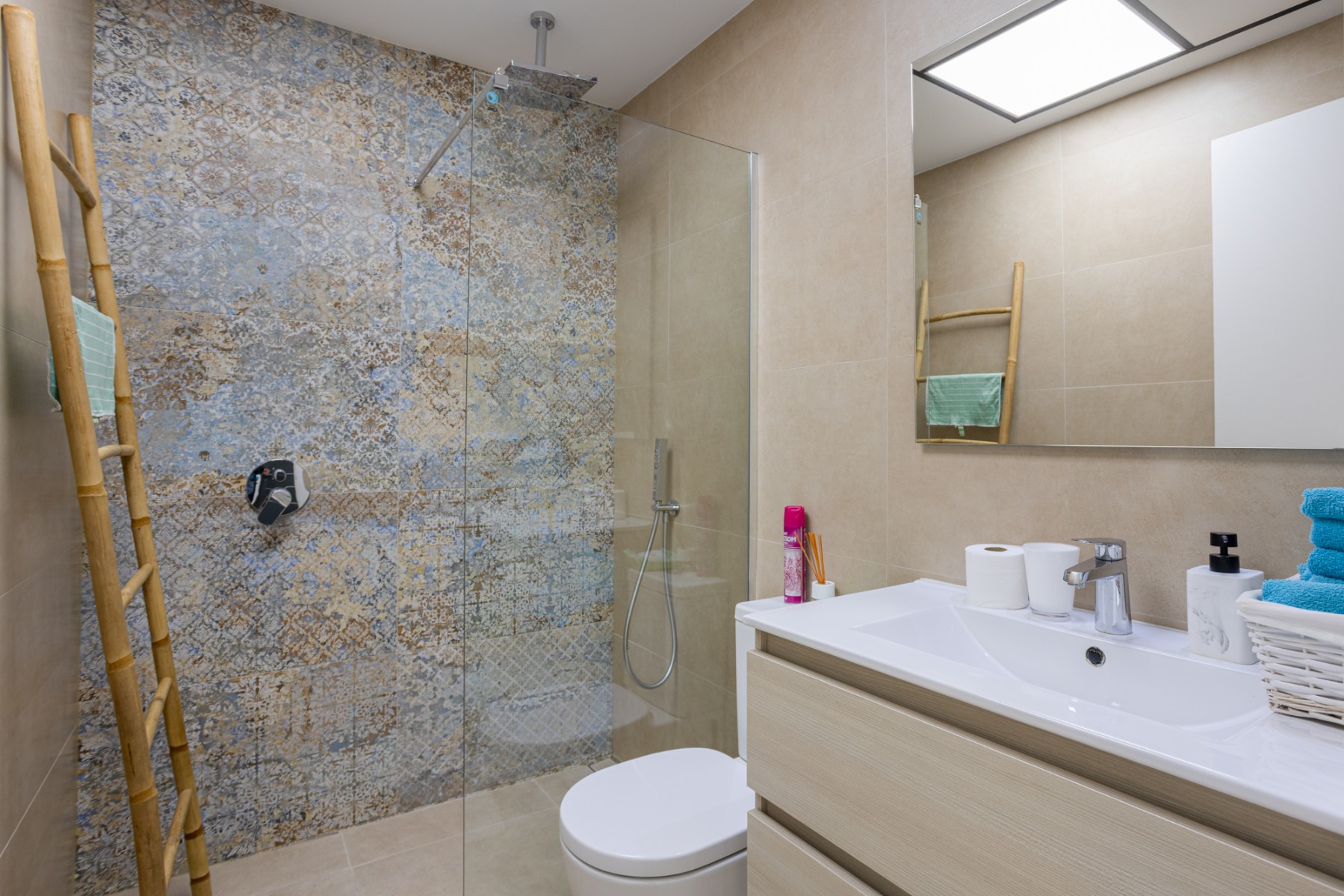Master bedroom in villa for sale in Benijofar