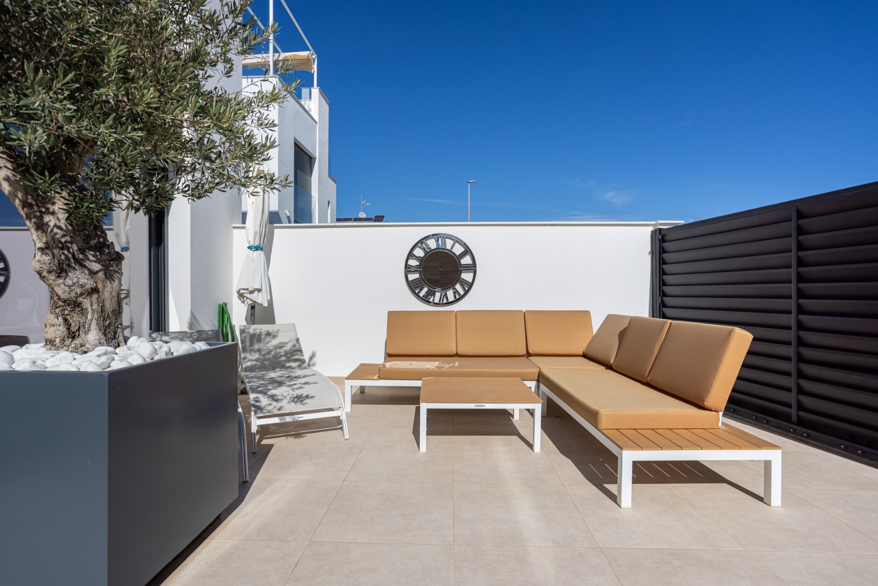 Master bedroom in villa for sale in Benijofar