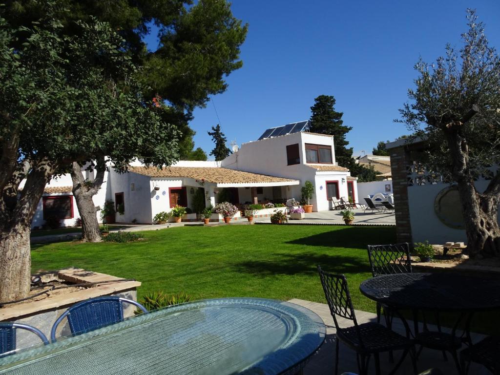 Exceptional detached villa for sale located in one of these most tranquil areas of Lomas de Cabo Roi